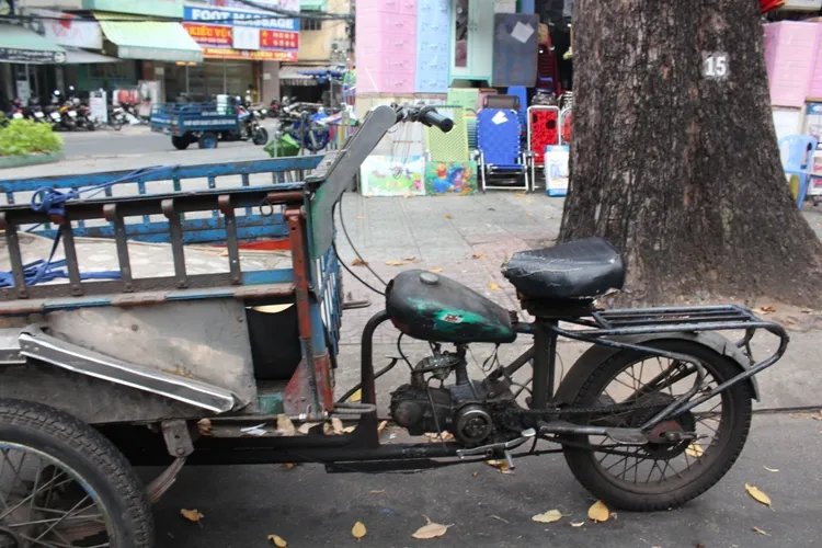 Xe 'mù’, xe ‘mờ’ cản trở giao thông Sài Gòn ảnh 4 Xe 'mù’, xe ‘mờ’ cản trở giao thông Sài Gòn ảnh 4