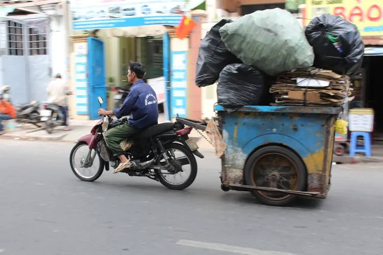 Xe 'mù’, xe ‘mờ’ cản trở giao thông Sài Gòn ảnh 7 Xe 'mù’, xe ‘mờ’ cản trở giao thông Sài Gòn ảnh 7