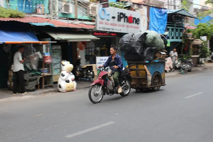 Xe 'mù’, xe ‘mờ’ cản trở giao thông Sài Gòn ảnh 8 Xe 'mù’, xe ‘mờ’ cản trở giao thông Sài Gòn ảnh 8
