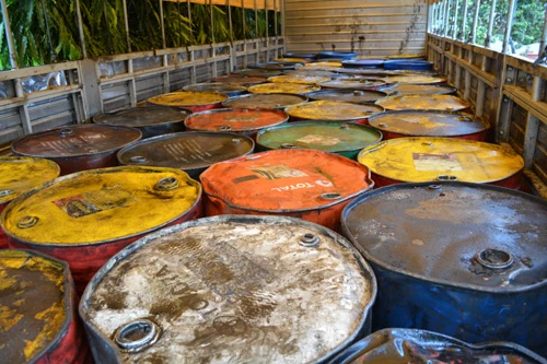 Bắt vụ vận chuyển 9.800 lít nhớt thải không rõ nguồn gốc ảnh 2