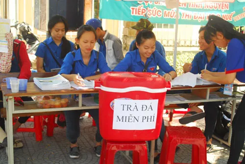 Thí sinh hối hả về Thủ đô, TP.HCM, Gia Lai, Huế dự thi ảnh 19 Thí sinh hối hả về Thủ đô, TP.HCM, Gia Lai, Huế dự thi ảnh 19