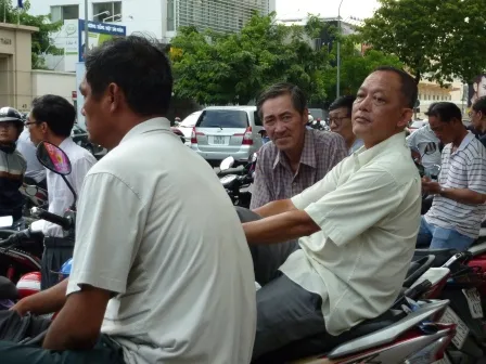 Con thi xong, cha mẹ thở phào nhẹ nhõm ảnh 4 Con thi xong, cha mẹ thở phào nhẹ nhõm ảnh 4