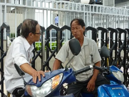 Con thi xong, cha mẹ thở phào nhẹ nhõm ảnh 5 Con thi xong, cha mẹ thở phào nhẹ nhõm ảnh 5