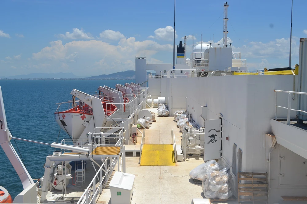 Tàu bệnh viện khổng lồ của Hải quân Mỹ cập cảng Đà Nẵng ảnh 13