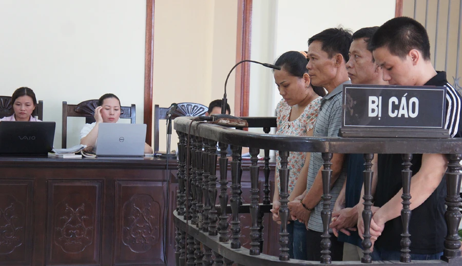 Bị đề nghị phạt tù chung thân vì…nhặt được ba lô chứa 10 bánh heroin ảnh 1