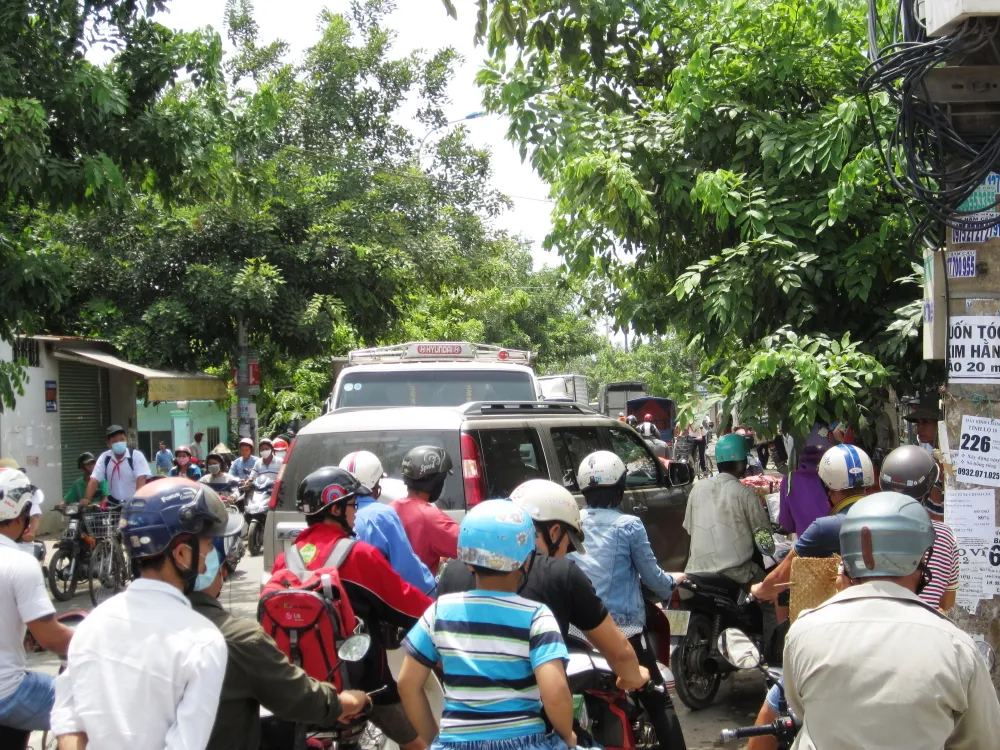 Tông xe liên hoàn trên hương lộ 2, một người bị thương ảnh 4