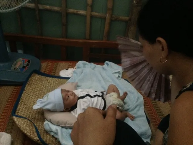 Những hình ảnh đầu tiên của bé sơ sinh bị đâm vào đầu khi về tới nhà ảnh 5