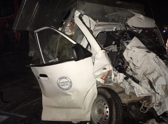 Tai nạn kinh hoàng làm bốn người thương vong ảnh 2