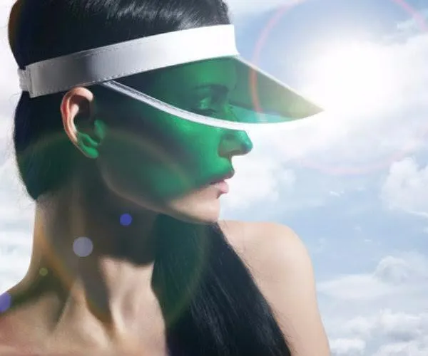 ể giữ da không bị cháy nắng, bạn nên đội nón