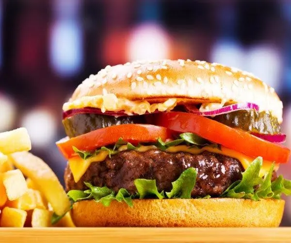 Ăn nhiều đồ ăn nhanh không có lợi lâu dài cho sức khỏe