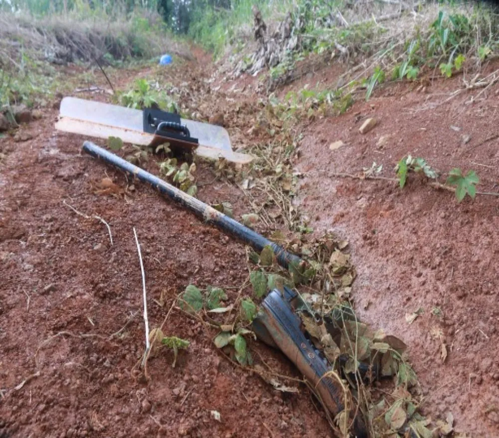 Một số vật dụng sót lại sau vụ xung đột.