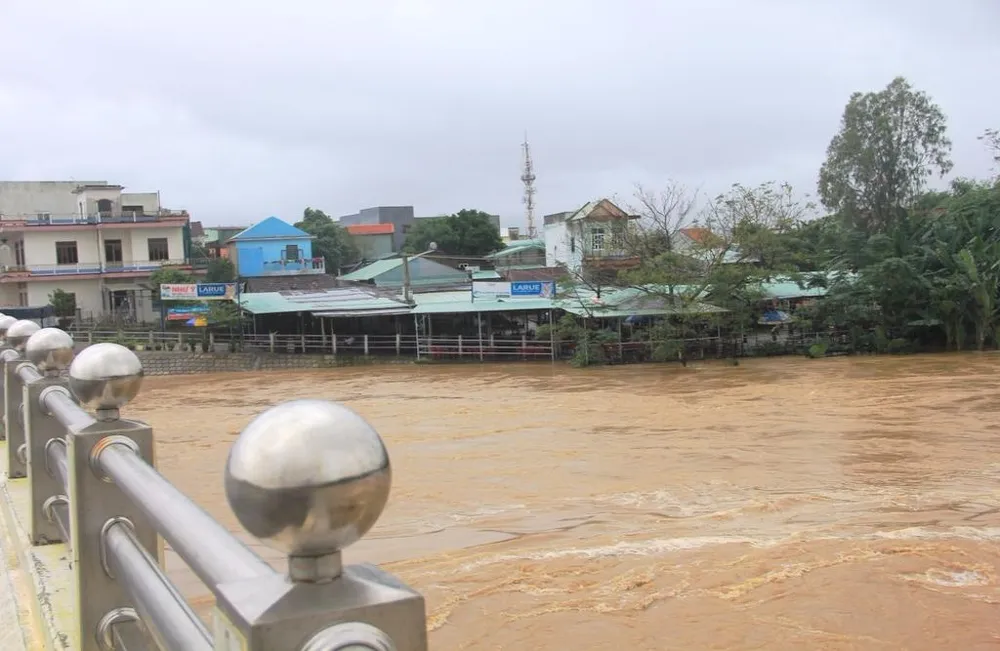 nước sông Vu gia dâng cao