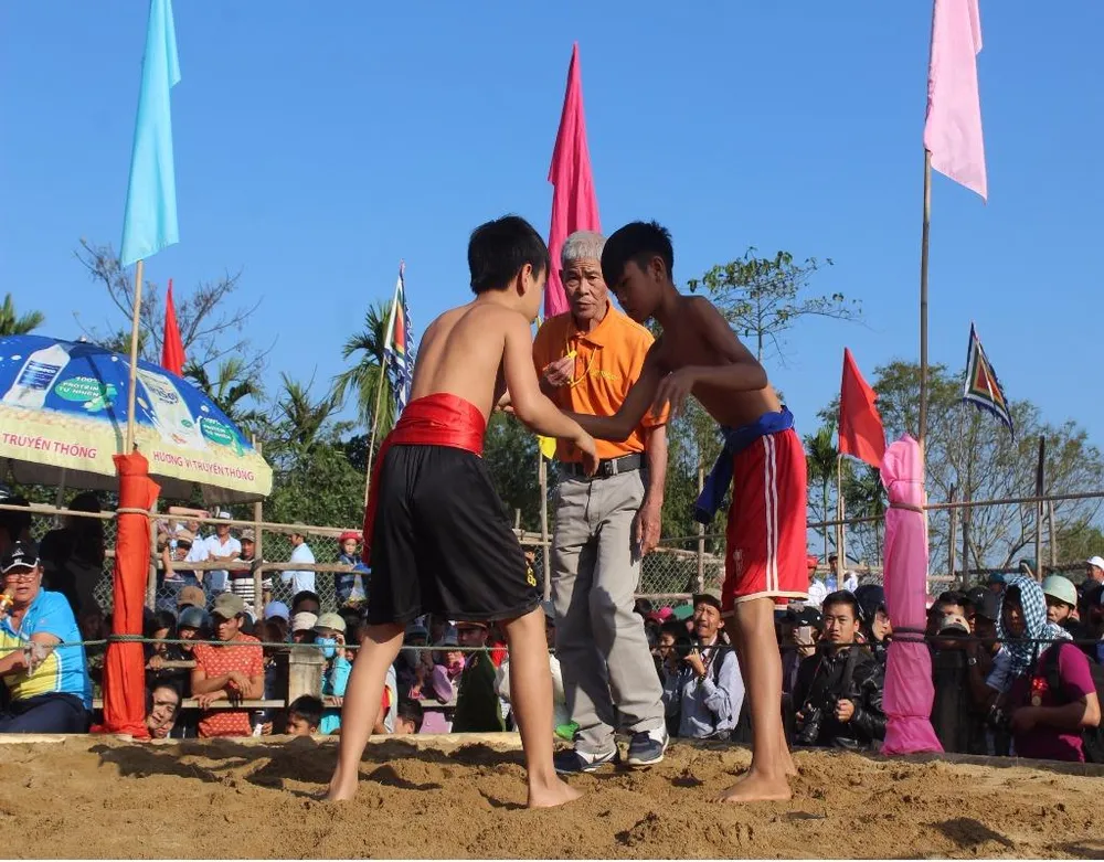 Đây là hội vật truyền thống tồn tại hơn 400 trăm năm nay ở Huế.