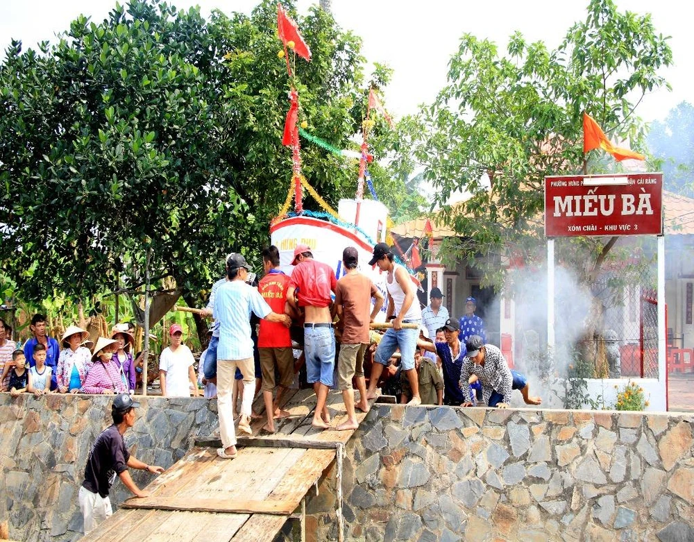 hạ thủy thuyền tống ôn