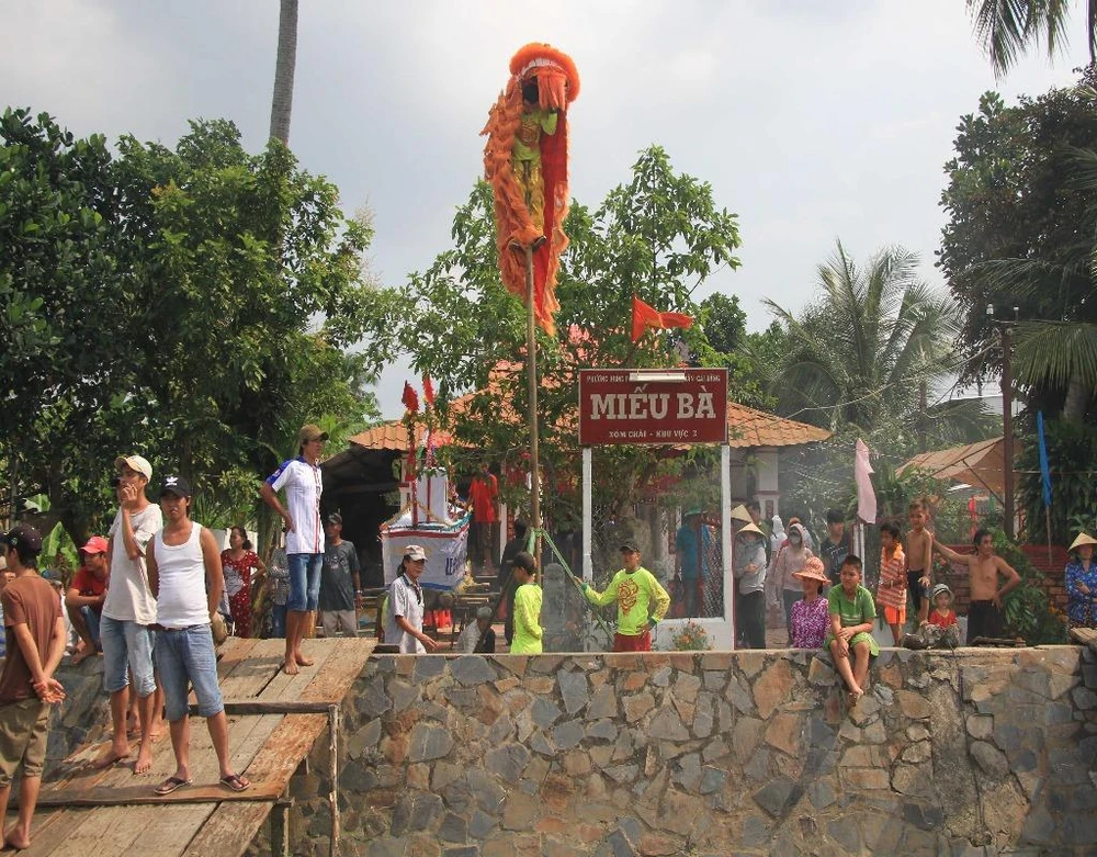 quang cảnh miếu bà