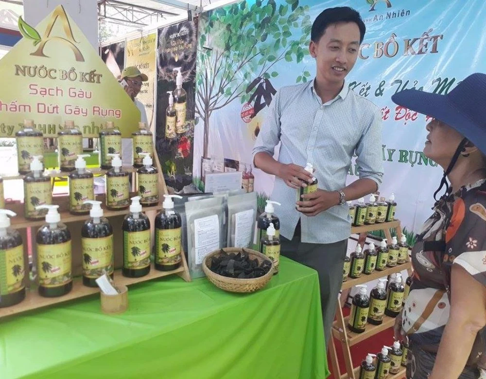 nước bồ kết gội đầu