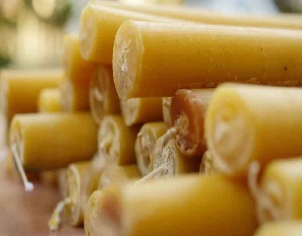 Nến sáp ong giúp trung hòa các độc chất trong không khí