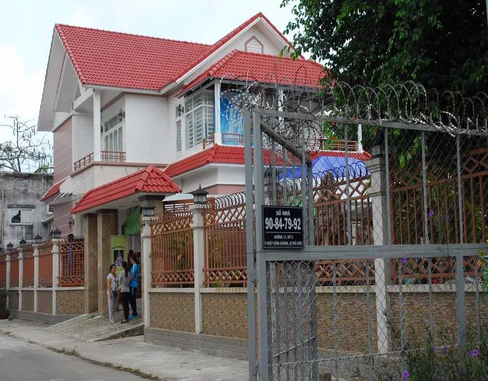 Lễ tang của NSƯT Thanh Sang được tổ chức tại ngôi biệt thự ven sông trên đường số 17, phường Hiệp Bình Chánh, quận Thủ Đức, TP.HCM. (Ảnh: HTD)