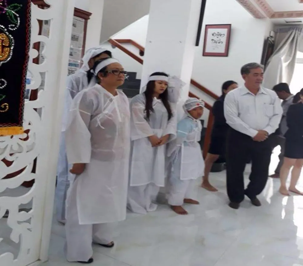 Người hâm mộ treo thơ vĩnh biệt nghệ sĩ Thanh Sang ảnh 6 Người hâm mộ treo thơ vĩnh biệt nghệ sĩ Thanh Sang ảnh 6