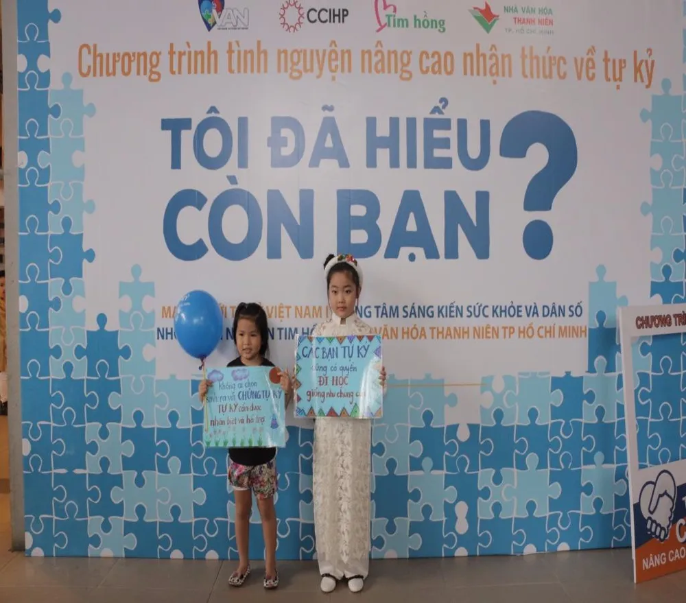 Nhiều bạn trẻ chia sẻ những thông điệp của mình dành cho người bị chứng tự kỷ