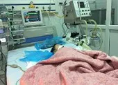 Bé 8 tháng tuổi nguy kịch nghi do tiêm nhầm thuốc