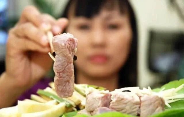 Bác sĩ tư vấn cách nhận biết và phòng bệnh sán lợn ảnh 1