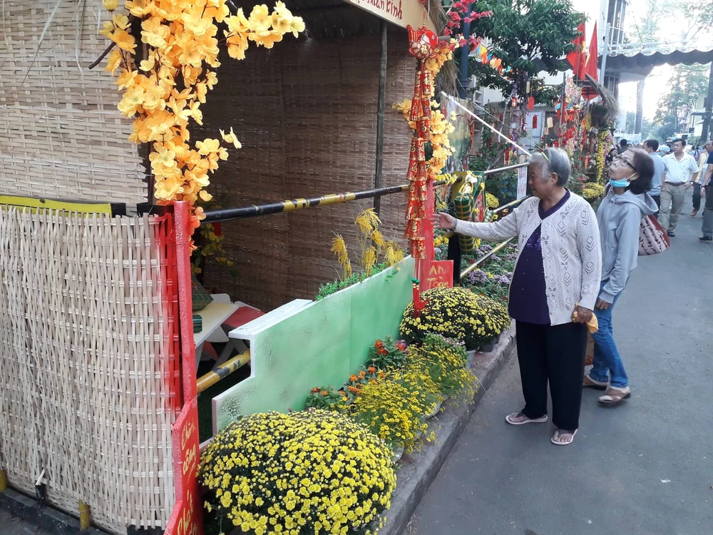 Ngắm đường hoa bệnh viện tết 2020 ở Bệnh viện Chợ Rẫy ảnh 6