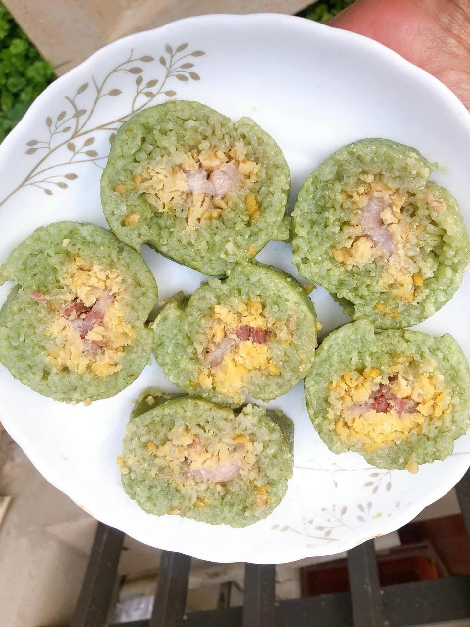 Nên ăn bánh chưng cùng các món giàu chất xơ để dễ tiêu hóa, không bị ngán. Ảnh: NHƯ LOAN