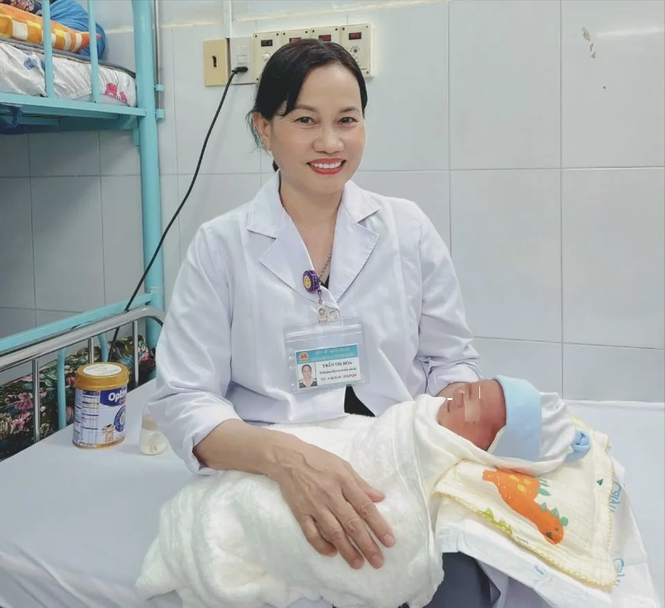 bé sơ sinh bị bỏ rơi ở phú quốc tìm mẹ