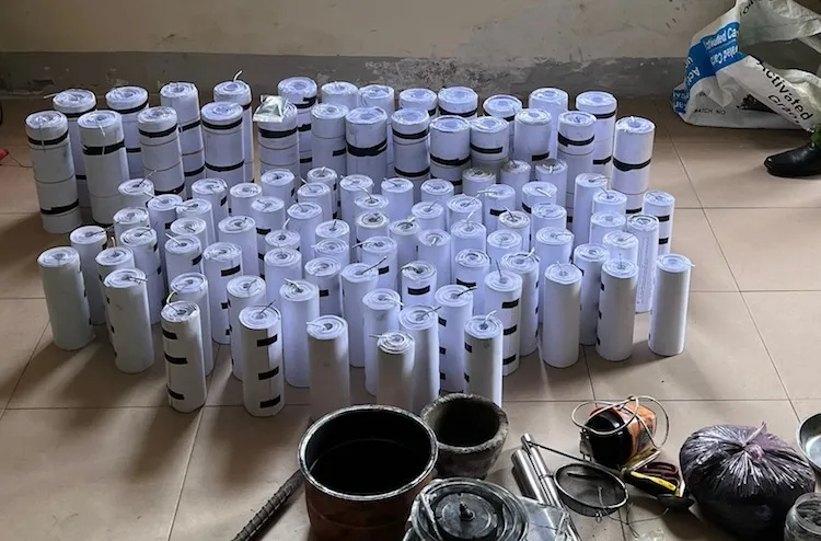 tự chế pháo tại nhà bé trai bị thương nặng