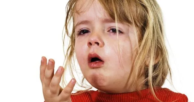trẻ bị hóc hạt, hóc dị vật xử trí thế nào