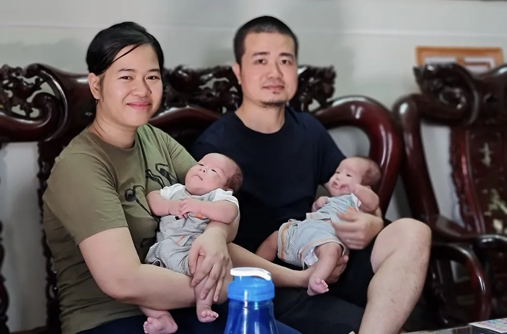 Hai con trai chị Nguyễn Thùy Linh được sinh ra tại Khu K1 BV Hùng Vương vào đầu tháng 11 năm 2021. Ảnh: NVCC tam-dich-covid3.jpg