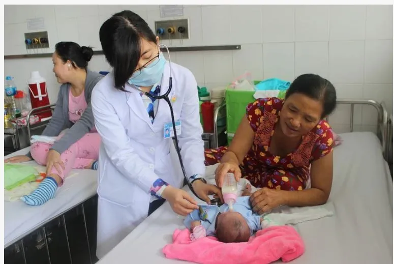 Một bệnh nhi đang được điều trị thủy đậu tại BV Nhi đồng 1. (Ảnh minh họa: HOÀNG LAN) benh thuy dau 1.JPG