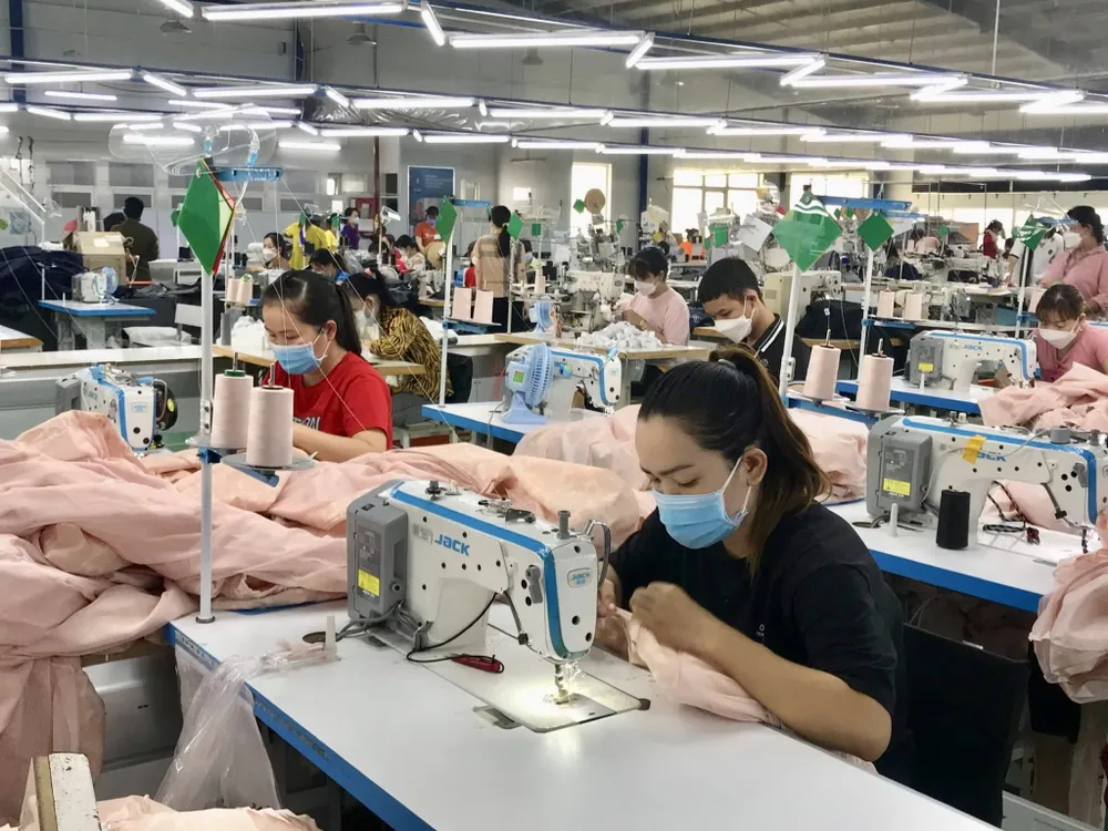 Bắt đầu từ ngày 1-1-2025, tỉ lệ hưởng lương hưu của khối nhà nước và tư nhân đều sẽ tính bình quân tiền lương tháng đóng BHXH toàn bộ thời gian. (Ảnh minh họa: HUỲNH DU) tỉ lệ hưởng lương hưu và cách tính lương hưu