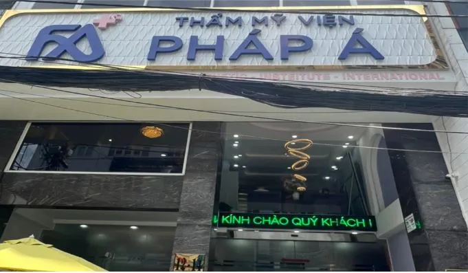 Công ty TNHH Thẩm mỹ viện FA Plus ngay tại trung tâm quận 1, TP.HCM quảng cáo và hành nghề thẩm mỹ trái phép gây tai biến cho người bệnh. Ảnh: SỞ Y TẾ TP.HCM cơ sở thẩm mỹ trái phép ngay trung tâm quận 1 tphcm