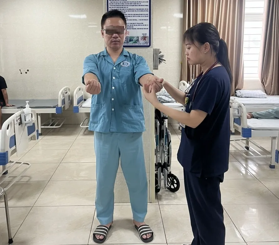 Người đàn ông bị chóng mặt sau khi uống rượu, nghĩ là do say rượu gây nên, không ngờ lại bị đột quỵ não. Ảnh: BVCC dot quy nao 1.jpg
