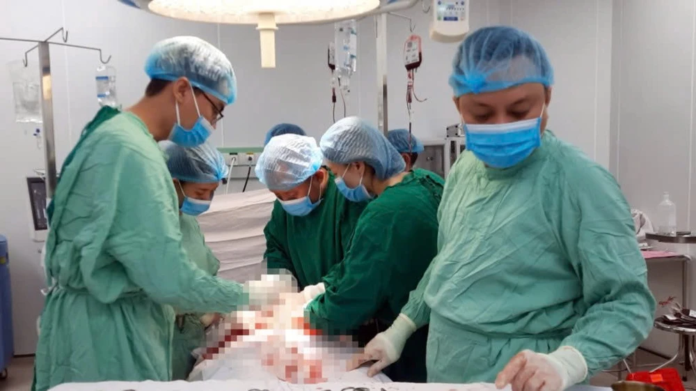 Bộ y tế đề xuất tăng phụ cấp mổ, phụ cấp trực cho nhân viên y tế