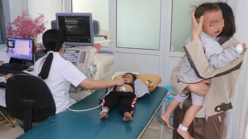 trẻ mầm non ăn nhầm thuốc diệt chuột ở lai châu