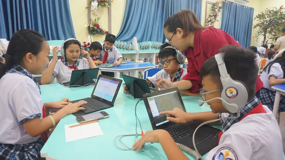 thu vien thong minh tieu hoc le duc tho.JPG