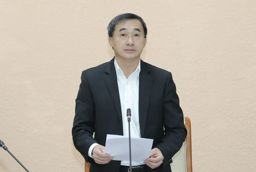 Thứ trưởng Bộ Y tế Trần Văn Thuấn phát biểu tại hội nghị