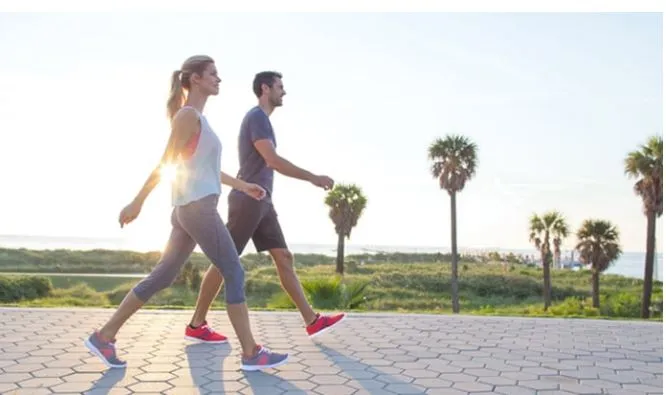 Đi bộ buổi sáng hoặc buổi tối đúng cách đều có tác dụng tốt với sức khỏe