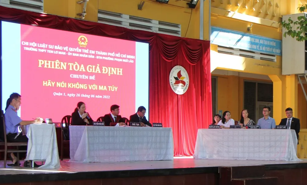 Phiên tòa giả định được tổ chức bởi Chi hội Luật sư thuộc Hội bảo vệ quyền trẻ em TP.HCM Ảnh: DƯƠNG HOÀNG Phiên tòa giả định được tổ chức bởi Chi hội Luật sư thuộc Hội bảo vệ quyền trẻ em TP.HCM Ảnh: DƯƠNG HOÀNG