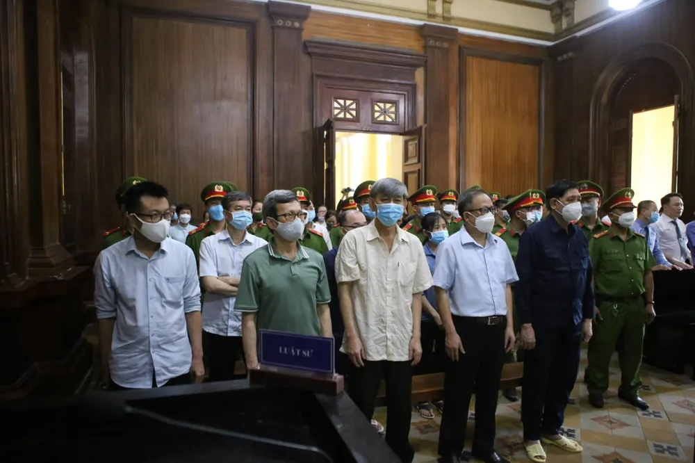 Các bị cáo tại tòa. Ảnh: HOÀNG YẾN