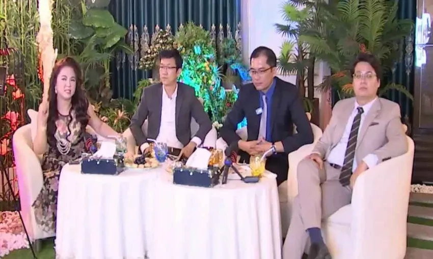 Trong những buổi livestream, bà Nguyễn Phương Hằng và đồng phạm đã xúc phạm danh dự, nhân phẩm của nhiều người. Ảnh cắt từ clip Trong những buổi livestream, bà Nguyễn Phương Hằng và đồng phạm đã xúc phạm danh dự, nhân phẩm của nhiều người. Ảnh cắt từ clip