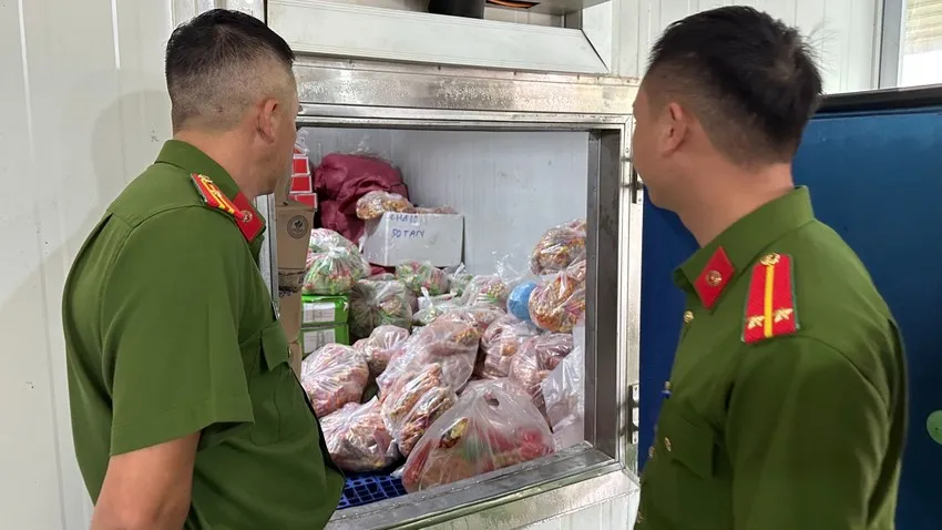 Công an TP Đà Lạt, Lâm Đồng tịch thu hàng tấn nội tạng không rõ nguồn gốc.