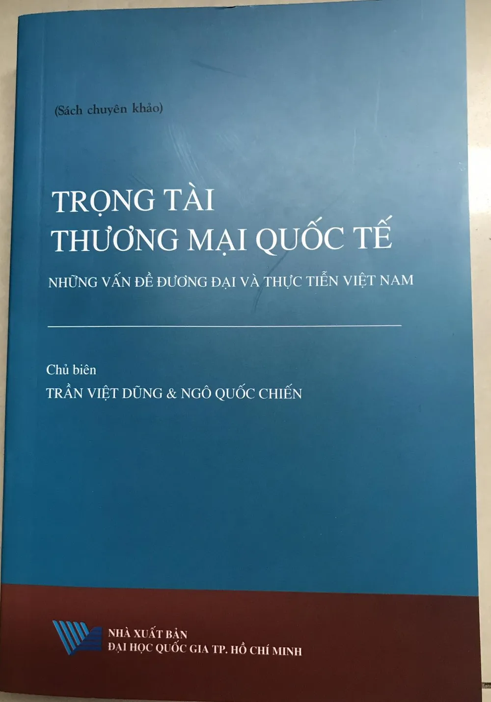 Bìa cuốn sách “Trọng tài thương mại quốc tế - những vấn đề đương đại và thực tiễn Việt Nam”. sach trong tai.jpg