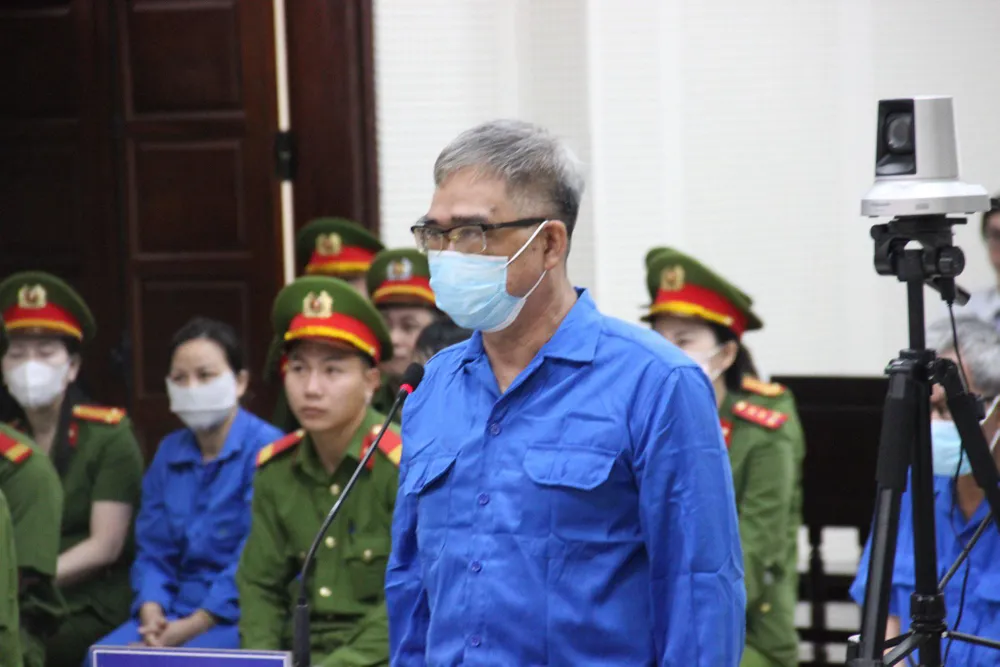 Bị cáo - cựu giám đốc Công an Hải Phòng Đỗ Hữu Ca tại tòa. Ảnh: NGỌC SƠN do-huu-ca.jpg