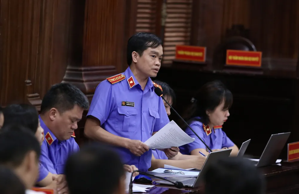 Công tố viên đối đáp lại quan điểm các luật sư bào chữa. Ảnh: HOÀNG GIANG nguyen-thi-thanh-nhan.jpg