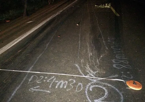 Ô tô lấn trái kéo lê nam thanh niên hơn 70m ảnh 1 Ô tô lấn trái kéo lê nam thanh niên hơn 70m ảnh 1