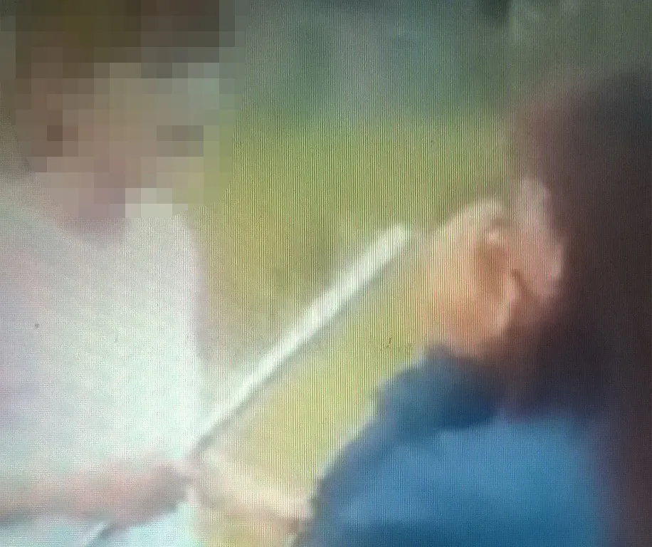 Công an xác minh clip nữ sinh dùng gậy sắt đánh bạn ảnh 1 Công an xác minh clip nữ sinh dùng gậy sắt đánh bạn ảnh 1